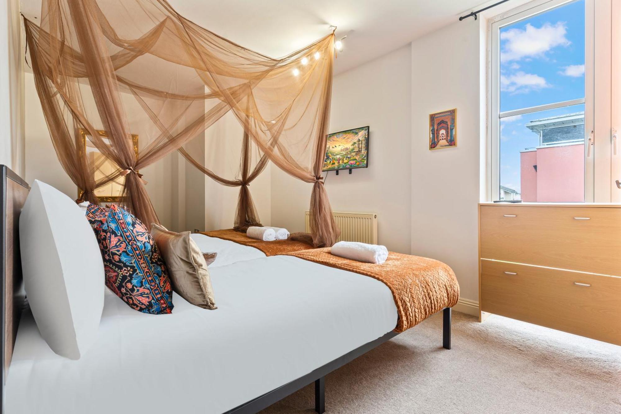 Desi Suite, Free Parking, Balcony Leicester