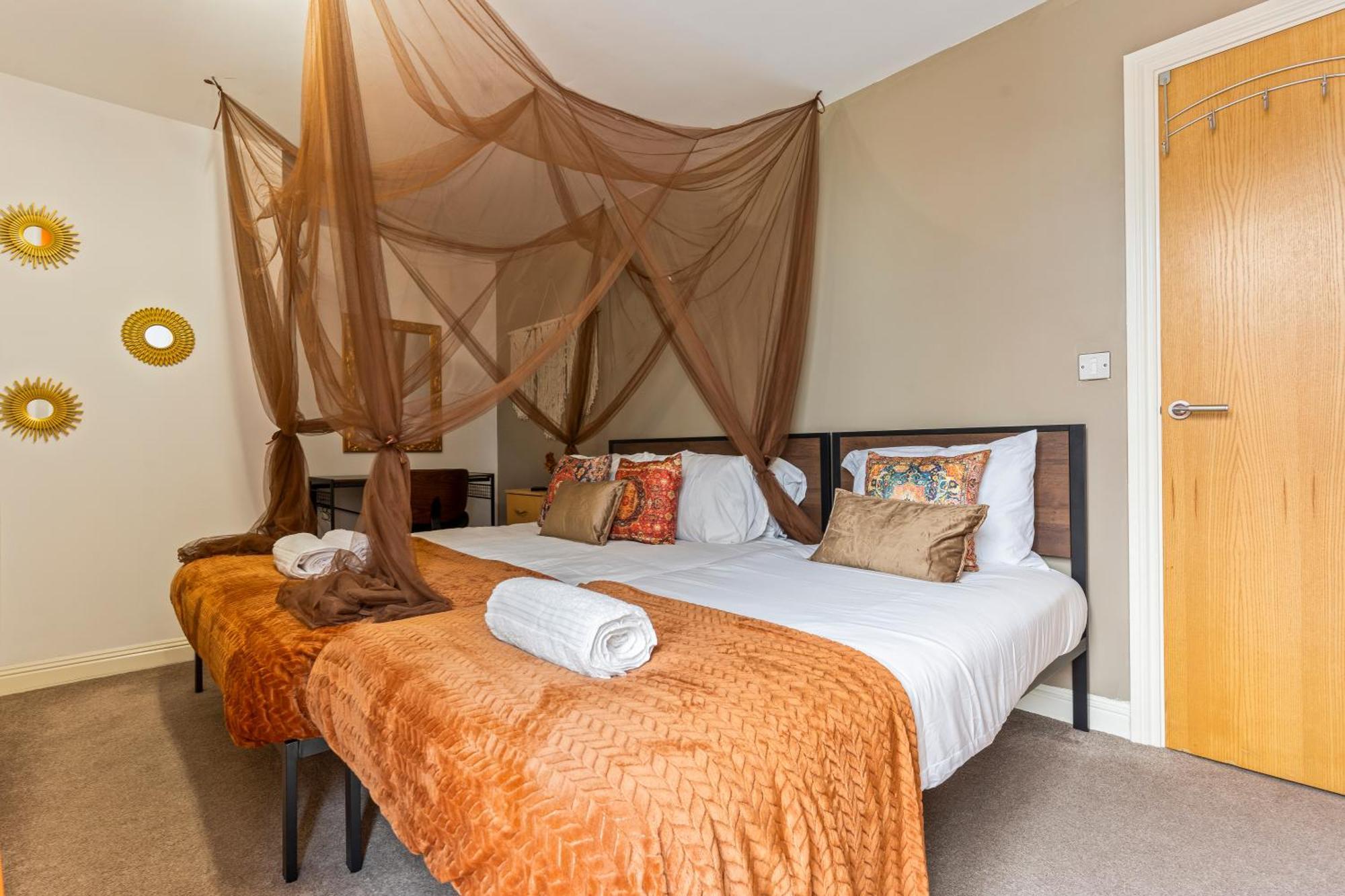 Apartment Desi Suite, Free Parking, Balcony Leicester