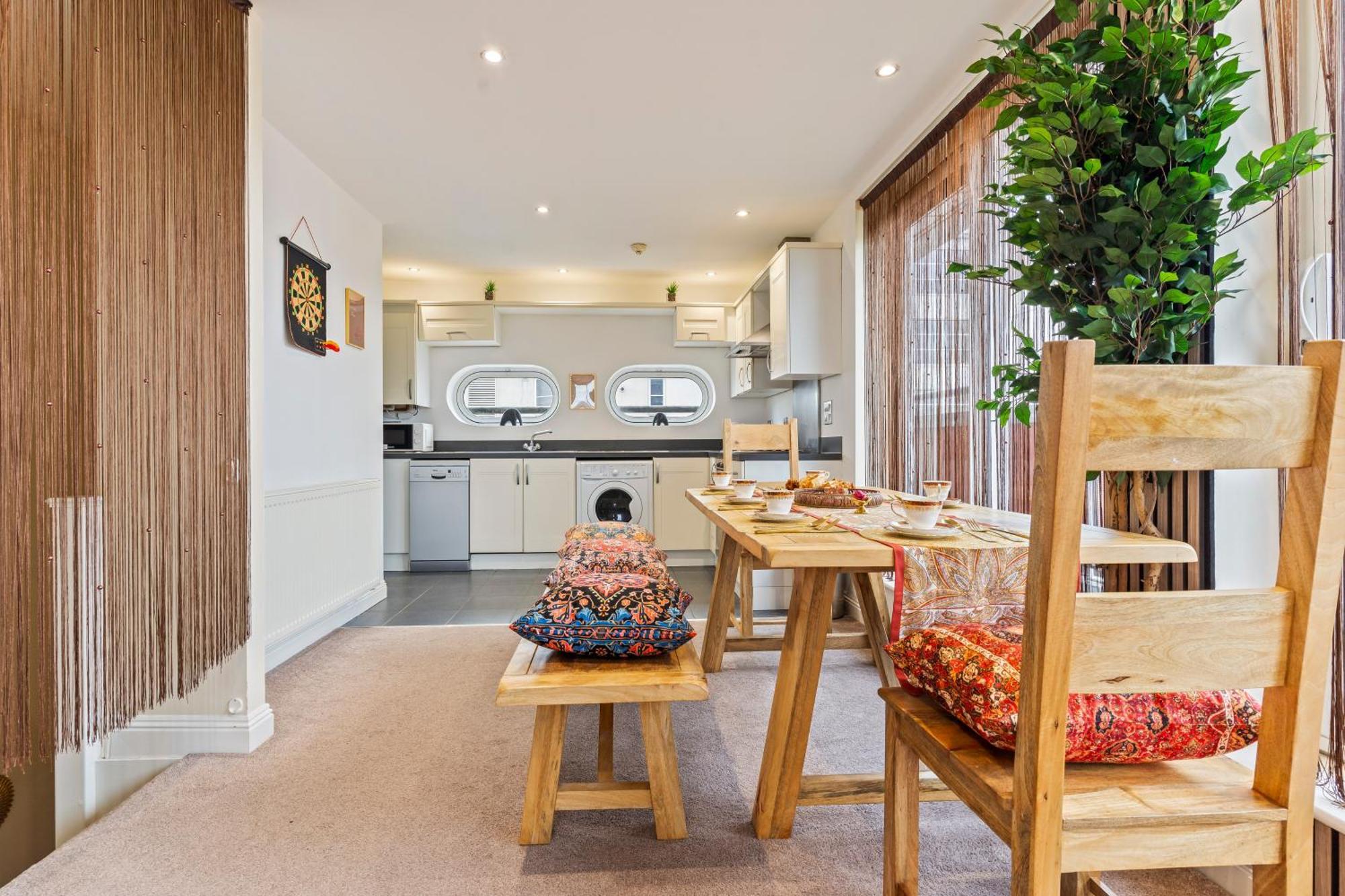 Apartment Desi Suite, Free Parking, Balcony Leicester