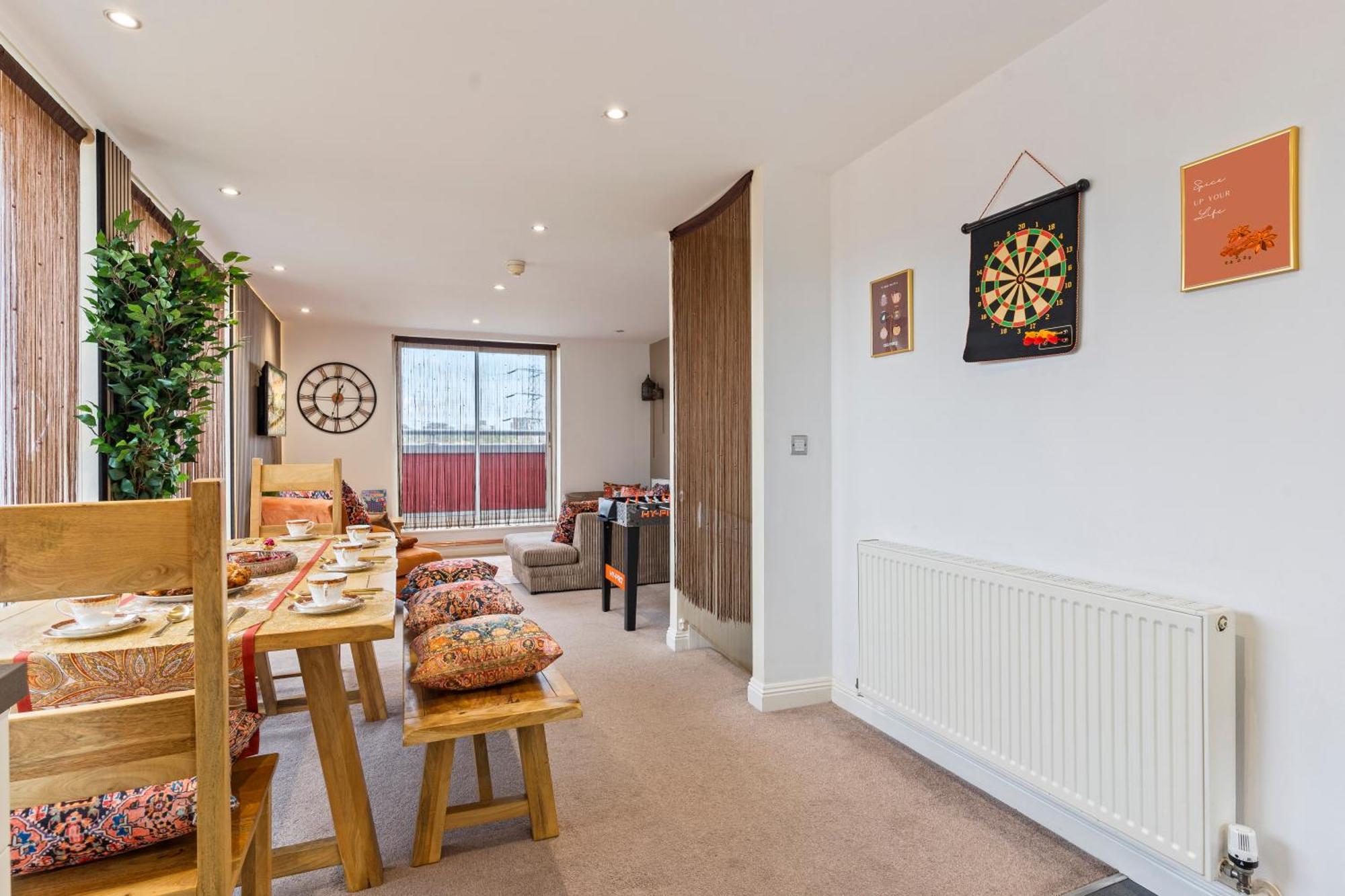 Desi Suite, Free Parking, Balcony Apartment *